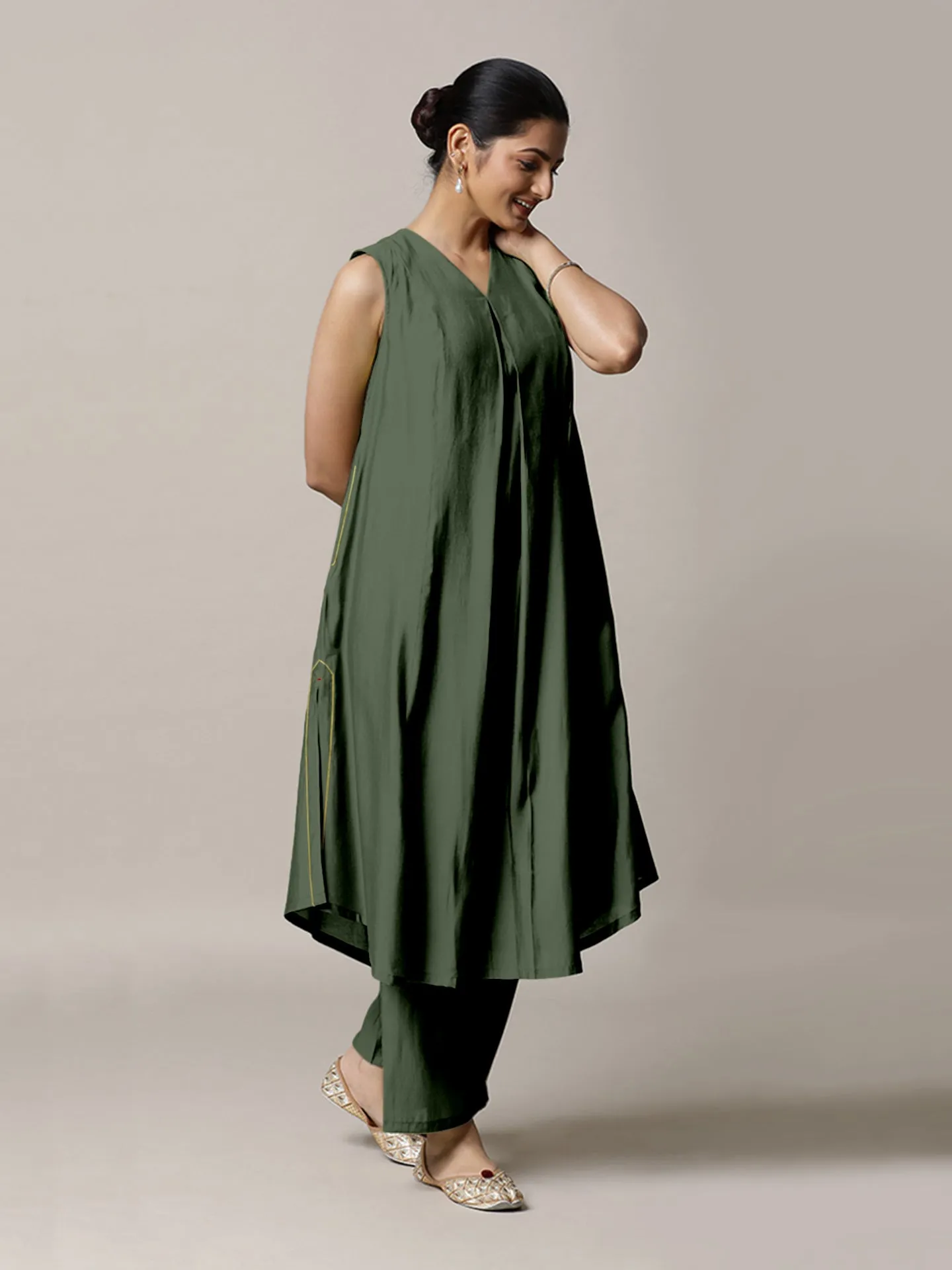 Mirha x Rozaana | A Line Kurta in Pine Green with Thread Work | Coords or Only Kurta