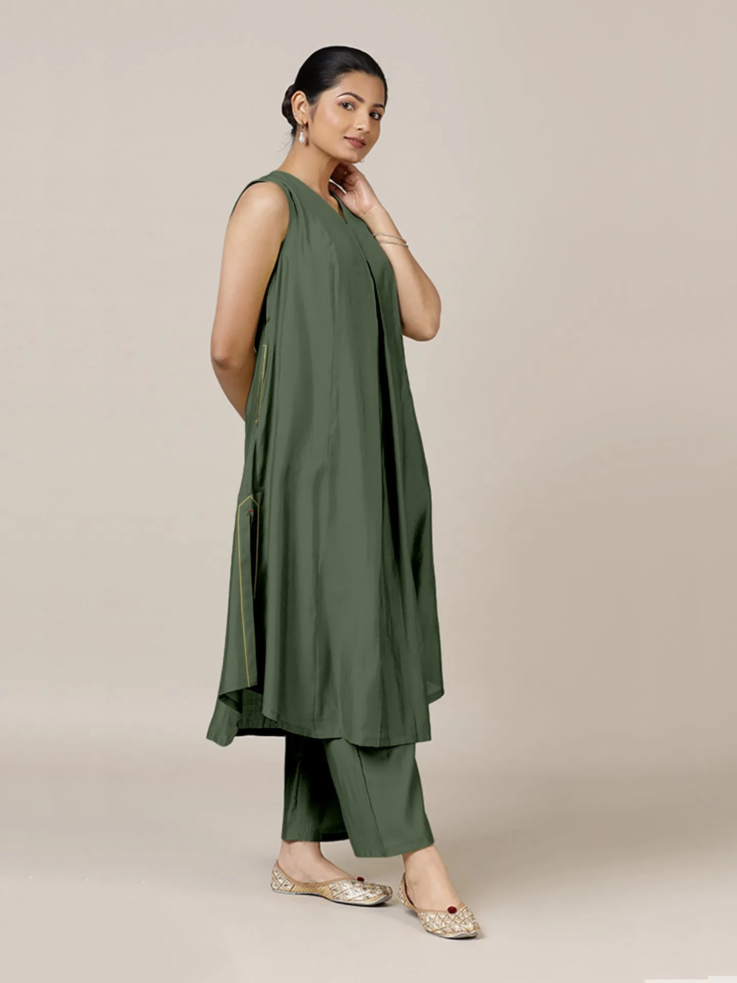Mirha x Rozaana | A Line Kurta in Pine Green with Thread Work | Coords or Only Kurta
