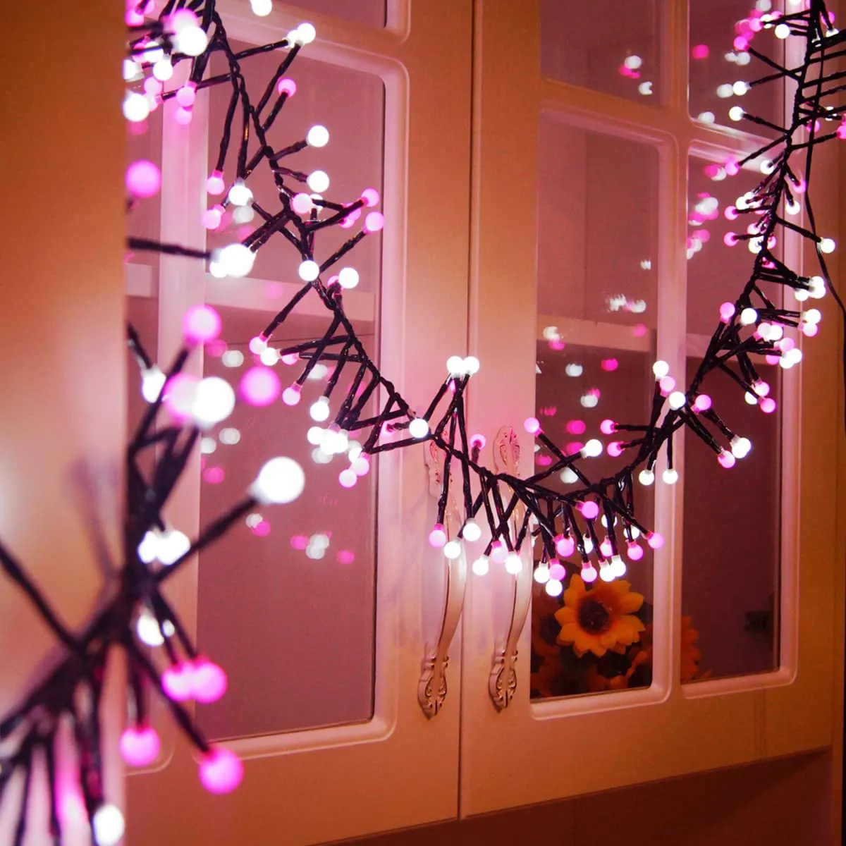Quntis Cluster Christmas String Lights Pink &White, 400 LED 8 Twinkle Modes 13FT Globe Fairy Lights for Xmas Tree Bedroom Indoor Outdoor Valentine Wedding Holiday  Pink White