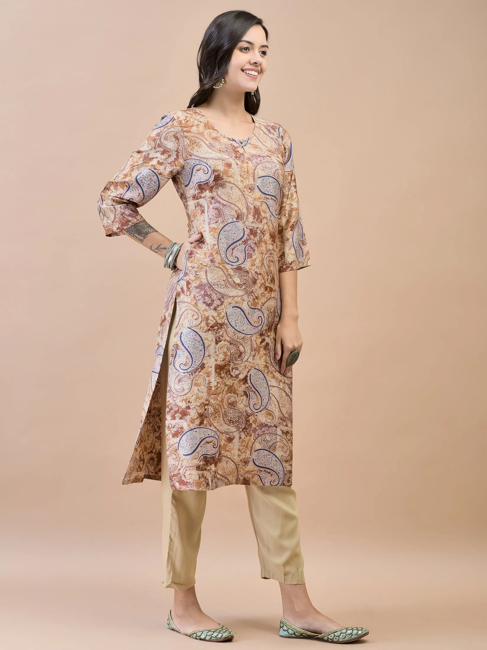 Women Shantoon Brown Solid Kurta